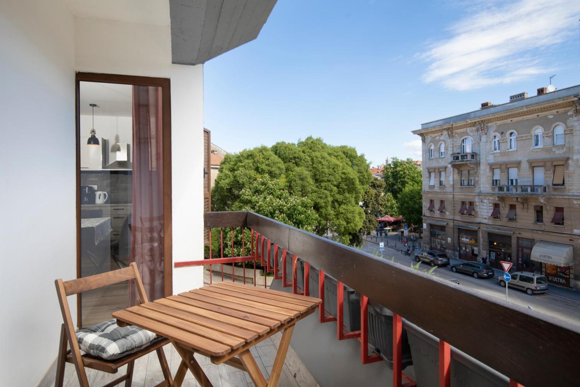 Apartment Market
