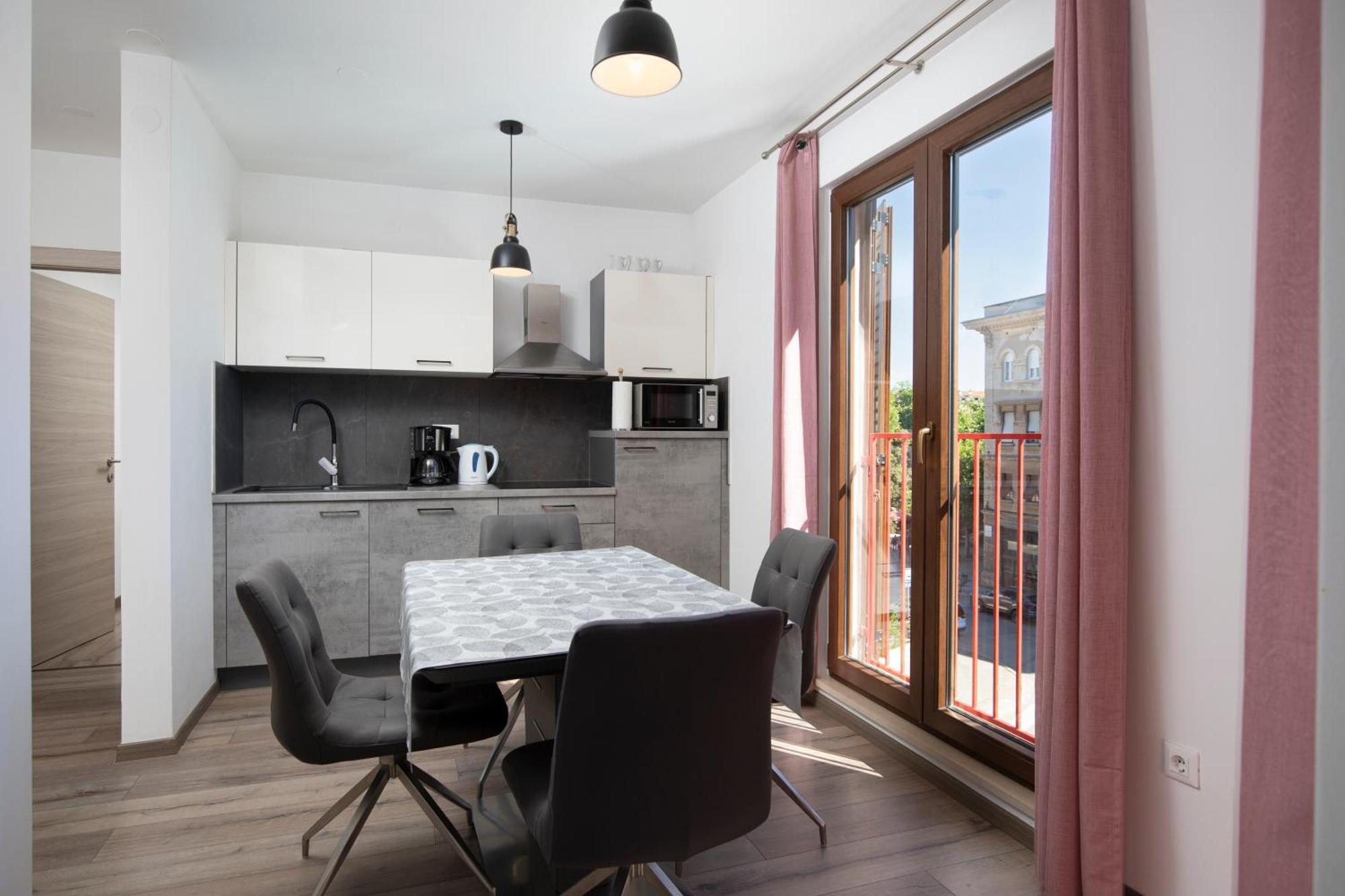 Apartment Market