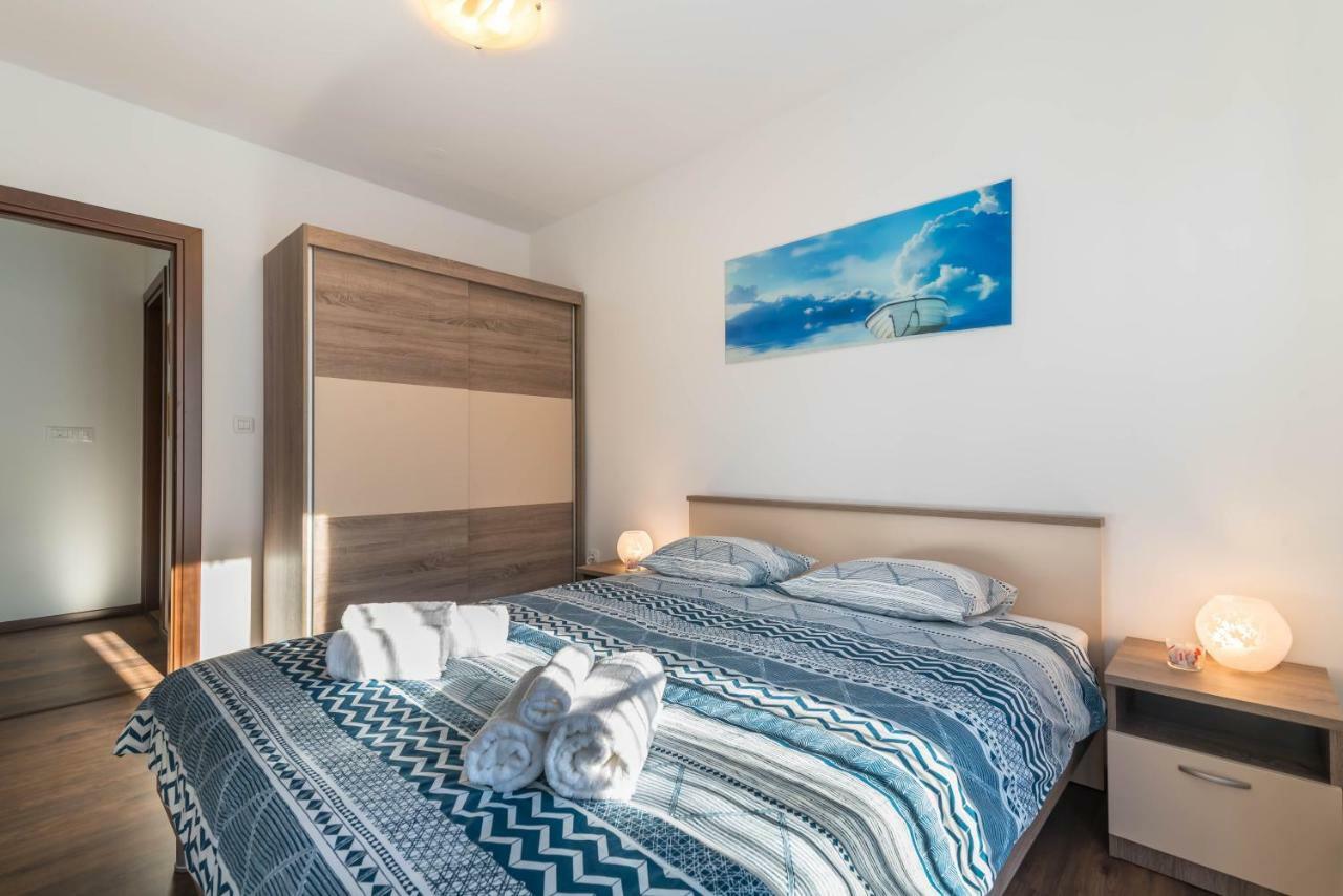 Market Apartment *